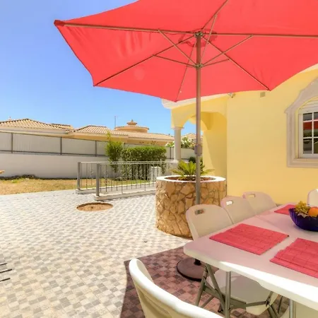 Βίλα Sleeps 12 With Pool And Wifi *