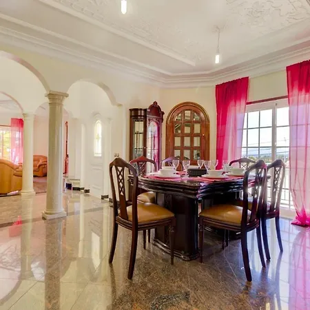 Sleeps 12 With Pool And Wifi * Parchal