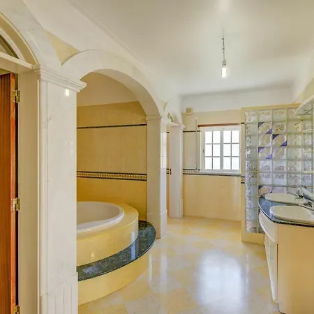Sleeps 12 With Pool And Wifi Βίλα Parchal