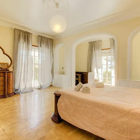 Βίλα Sleeps 12 With Pool And Wifi Parchal