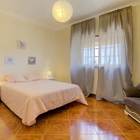 Sleeps 12 With Pool And Wifi Βίλα Parchal