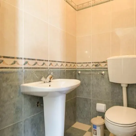 Sleeps 12 With Pool And Wifi