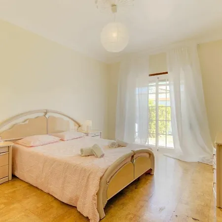 Sleeps 12 With Pool And Wifi