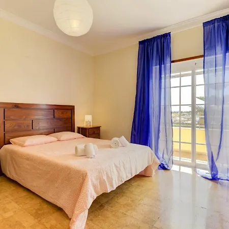 Βίλα Sleeps 12 With Pool And Wifi *