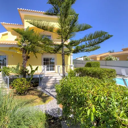 Sleeps 12 With Pool And Wifi