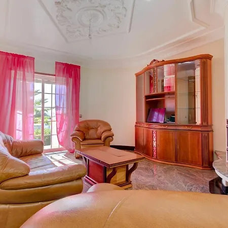 Sleeps 12 With Pool And Wifi