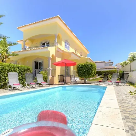 Sleeps 12 With Pool And Wifi Villa