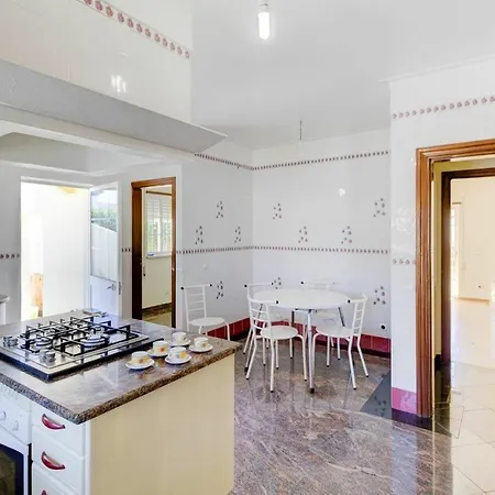 Villa Sleeps 12 With Pool And Wifi Parchal