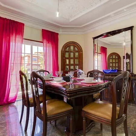 Sleeps 12 With Pool And Wifi Parchal